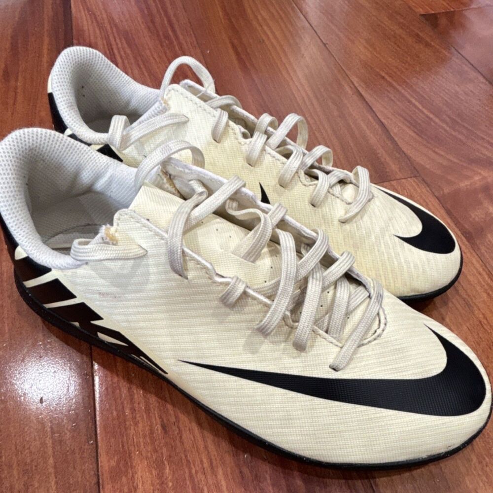 Nike Mercurial Kids Unisex Turf Soccer Shoes Cleats Lace-Up White/Black size 6Y